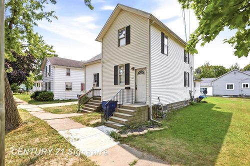 702 S Warner St, Bay City, MI, 48706-5040 | Card Image