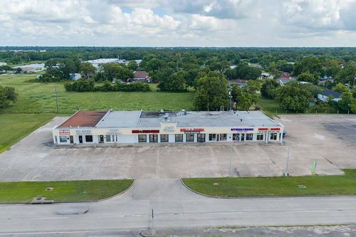 1235 W. Highway 332, Clute, TX, 77531 | Card Image