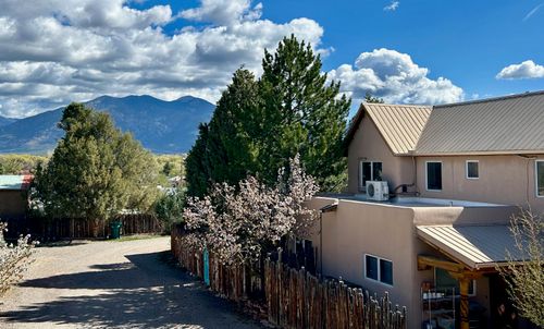 15-630 Zuni St, Taos, NM, 87571-6616 | Card Image
