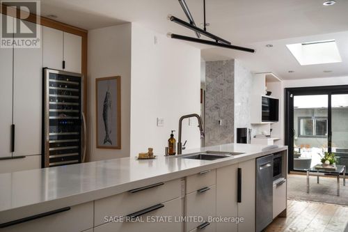 128 Argyle St, Toronto, ON, M6J1N9 | Card Image