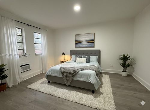 11-1560 Sw 5th St, Miami, FL, 33135 | Card Image