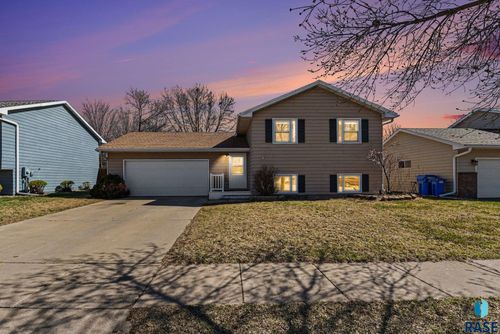 4424 W Antelope Dr, Sioux Falls, SD, 57107-6800 | Card Image