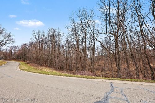 1511 Barrwood Trl, Oxford, MI, 48371-6240 | Card Image