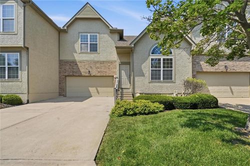 15608 W 61st Ter, Shawnee, KS, 66217-9691 | Card Image