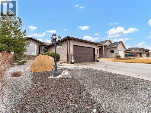 33 Terrace Green Ne, Medicine Hat, AB, T1C0A2 | Card Image