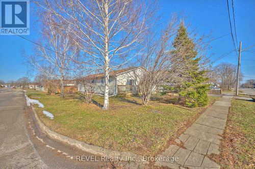 141 Douglas St, Fort Erie, ON, L2A6V3 | Card Image