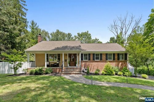 425 Clinton Ave, Wyckoff, NJ, 07481-1403 | Card Image