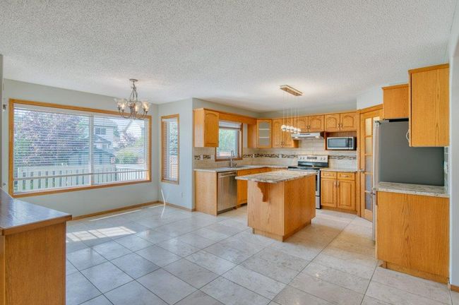206 Valley Glen Bay Nw, Home with 4 bedrooms, 3 bathrooms and 4 parking in Calgary AB | Image 8