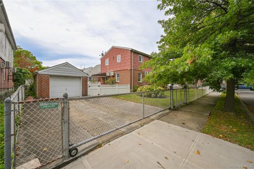 19720 58th Ave, Fresh Meadows, NY, 11365-1713 | Card Image