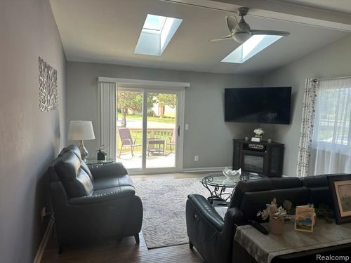 18496 Valleybrook Ln, Clinton Township, MI, 48038-5233 | Card Image