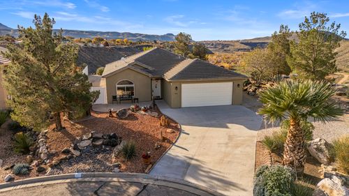 205 W Terrace Cir, Toquerville, UT, 84774-5111 | Card Image