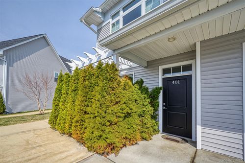 401 Breton Way, Glen Cove, NY, 11542-2663 | Card Image