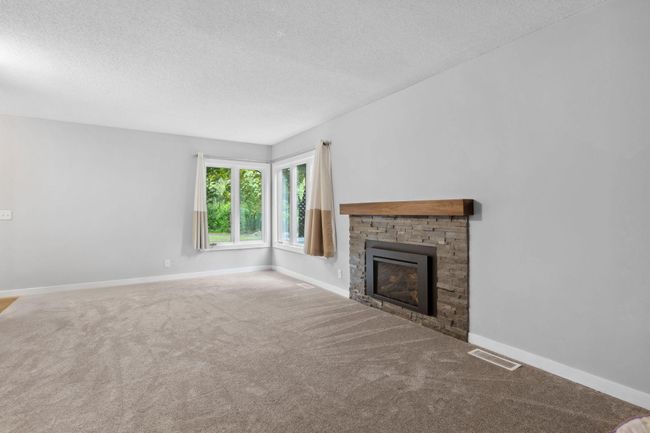 124 Avignon Ct, Townhouse with 3 bedrooms, 2 bathrooms and null parking in Woodbury MN | Image 4