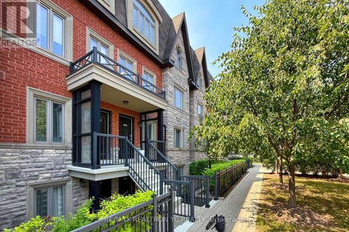270-322 John St, Thornhill, ON, L3T0B1 | Card Image