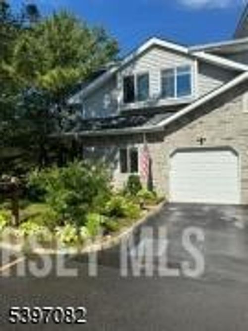 9 Picaron Pl, South Amboy, NJ, 08879-2902 | Card Image