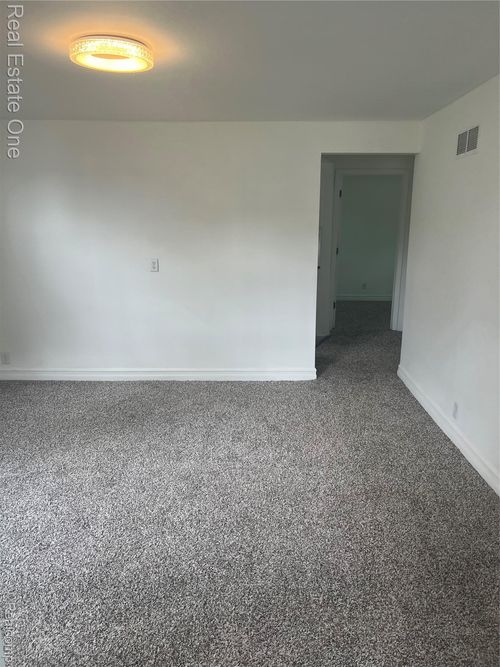 22767 Middlebelt Rd, Farmington Hills, MI, 48336-3632 | Card Image