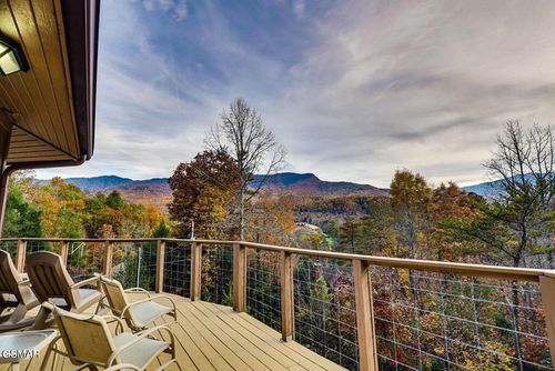 3709 Eagle Ln, Gatlinburg, TN, 37738-6237 | Card Image