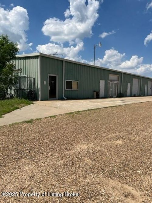 25 21st St W, Dickinson, ND, 58601-3153 | Card Image