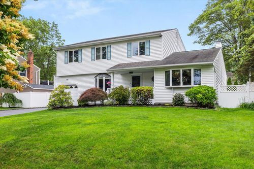 16 Stanwich Rd, Smithtown, NY, 11787-2357 | Card Image