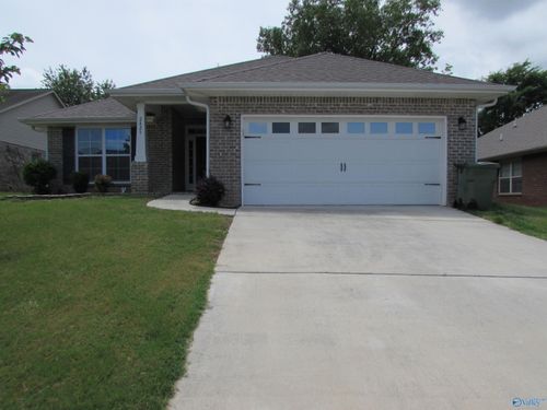 2425 Bell Manor Dr Sw, Huntsville, AL, 35803-3428 | Card Image