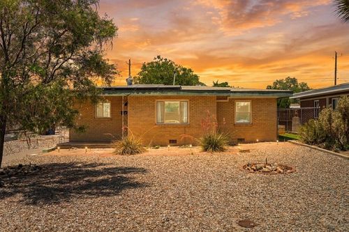 903 Manzano St Ne, Albuquerque, NM, 87110-6307 | Card Image