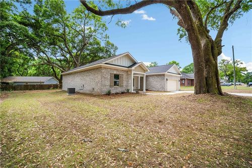 7051 Country Oaks Dr N, Irvington, AL, 36544-3697 | Card Image