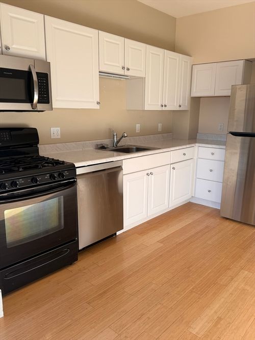 apt-3-887 E 4th St, Boston, MA, 02127-5664 | Card Image