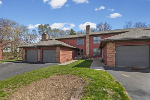 528 Hunter Hill Rd, Hudson, WI, 54016-1884 | Card Image