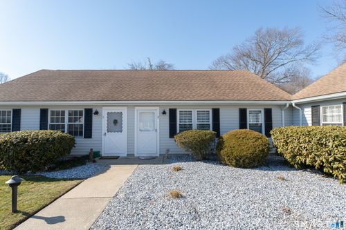 2-2 Plymouth Ct, Clinton, CT, 06413-2250 | Card Image
