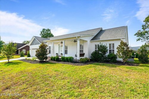 262 Bluff Trce, Jacksboro, TN, 37757-3935 | Card Image