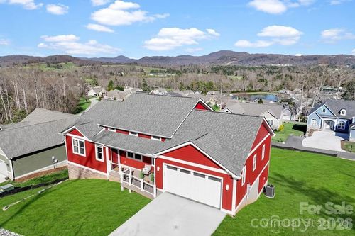 68 Carrie Dr, Hendersonville, NC, 28792-8346 | Card Image