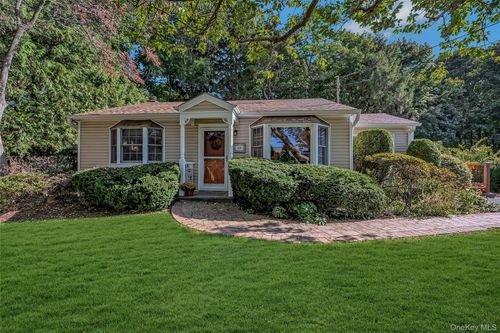 43 Poplar St, Port Jefferson Station, NY, 11776-1415 | Card Image