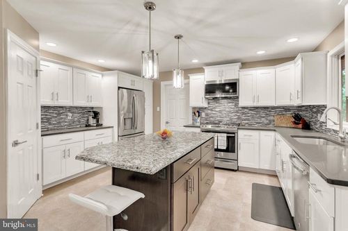 18 Bellchase Ct, PIKESVILLE, MD, 21208-1300 | Card Image
