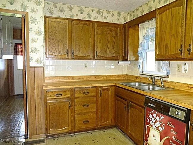210 3 Rd St, House other with 3 bedrooms, 2 bathrooms and null parking in Spencer WV | Image 14