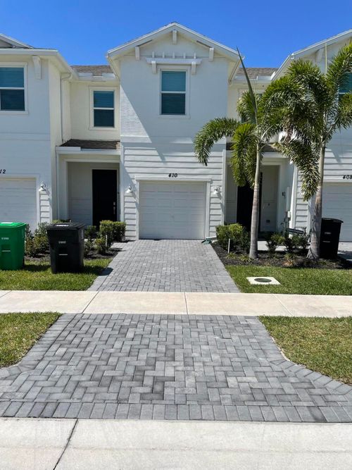 410 Se Crossoak Ln, Port St Lucie, FL, 34984-6690 | Card Image
