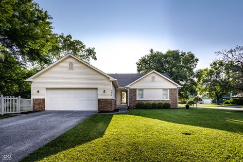 7515 Davis Ln, Indianapolis, IN, 46236-8876 | Card Image