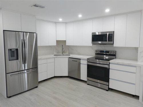 apt-235-2115 Ne 37th Dr, Fort Lauderdale, FL, 33308-6201 | Card Image