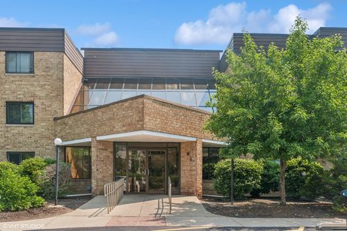 apt-301-5600 Astor Ln, Rolling Meadows, IL, 60008-4189 | Card Image