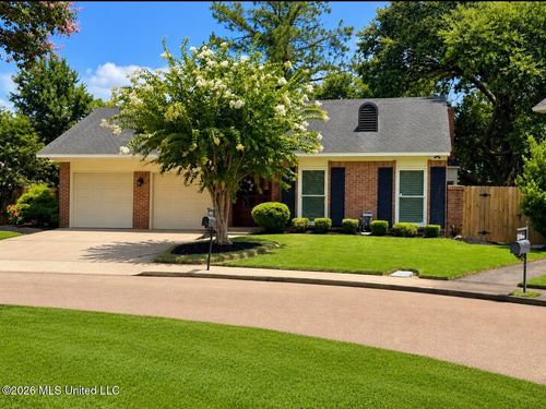 42 Robinwood Pl, Jackson, MS, 39211-2405 | Card Image