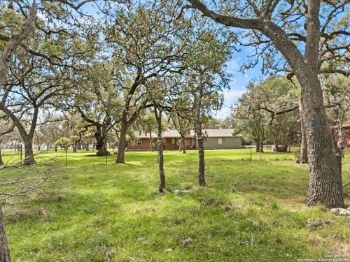 658 Rosewood Ave, Boerne, TX, 78006-2132 | Card Image