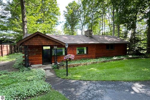 2685 Tonawanda Lake Rd, Grawn, MI, 49637-9617 | Card Image