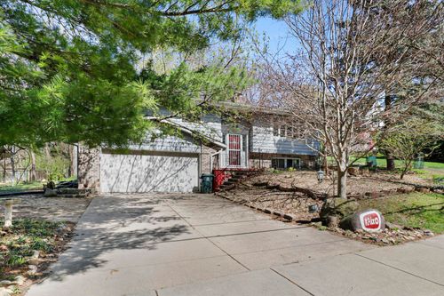 6014 Old Middleton Rd, Madison, WI, 53705-1037 | Card Image