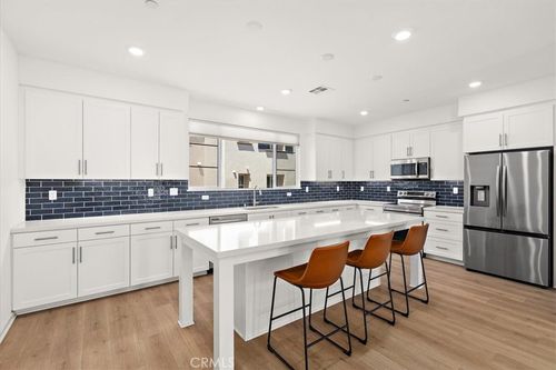 3667 Elm Ave, Long Beach, CA, 90807-4003 | Card Image