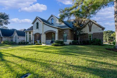 The corner lot affords you plenty of privacy. | Image 3