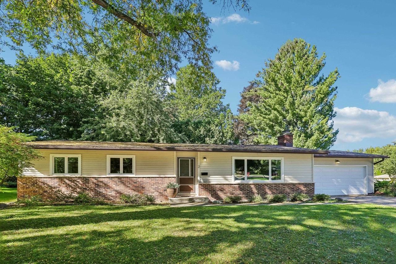 2 Carillon Dr, For Sale in Madison - eXp Realty