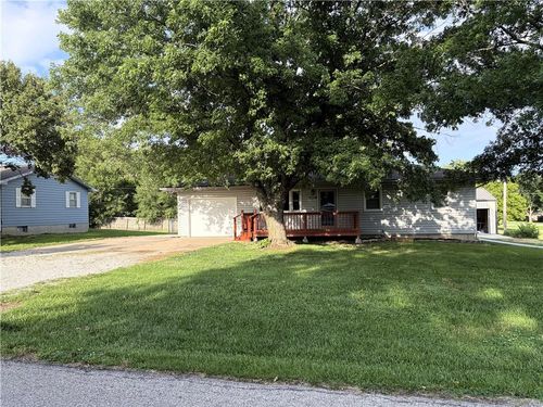 320 N 4th St, New Strawn, KS, 66839-9007 | Card Image