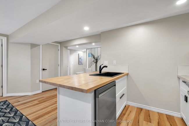 180 Gammage St, House other with 5 bedrooms, 2 bathrooms and 2 parking in London ON | Image 36