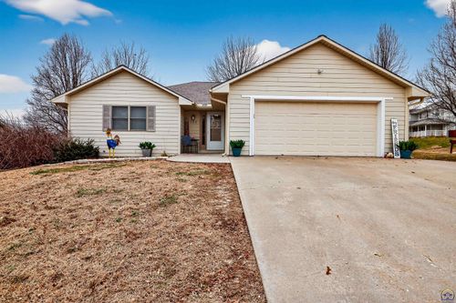 125 Shelby Dr, Holton, KS, 66436-1565 | Card Image