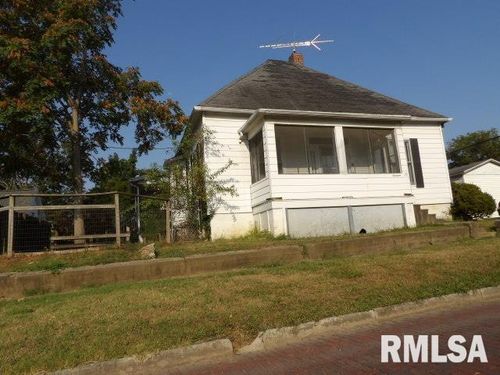 19 S Webster St, Harrisburg, IL, 62946-1635 | Card Image