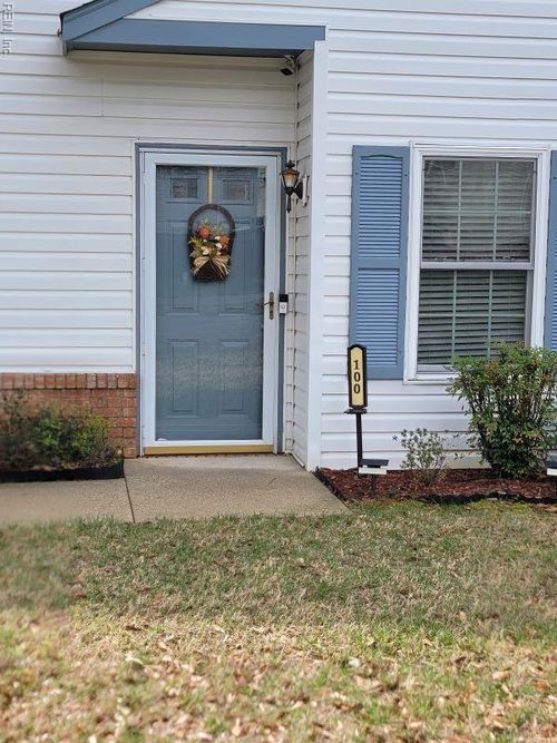100 Crescent Ct, Yorktown, VA, 23693-4581 | Card Image